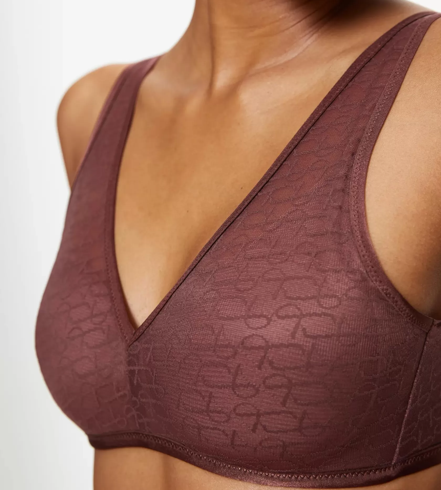 triumph_signature_sheer_7-13.webp Triumph SIGNATURE SHEER Decadentchocolate Clearance