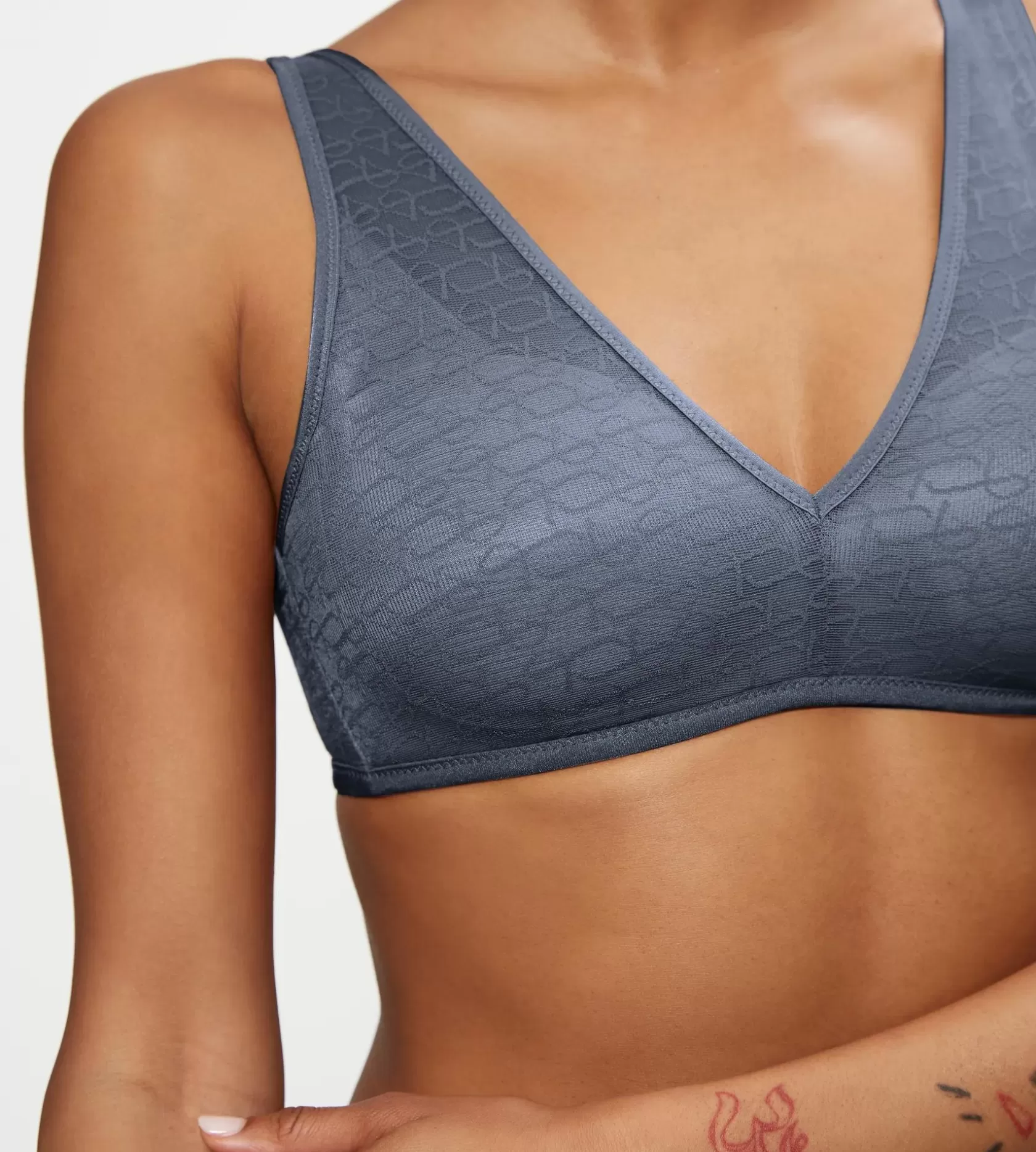 triumph_signature_sheer_7-20.webp Triumph SIGNATURE SHEER CloudyBlue New