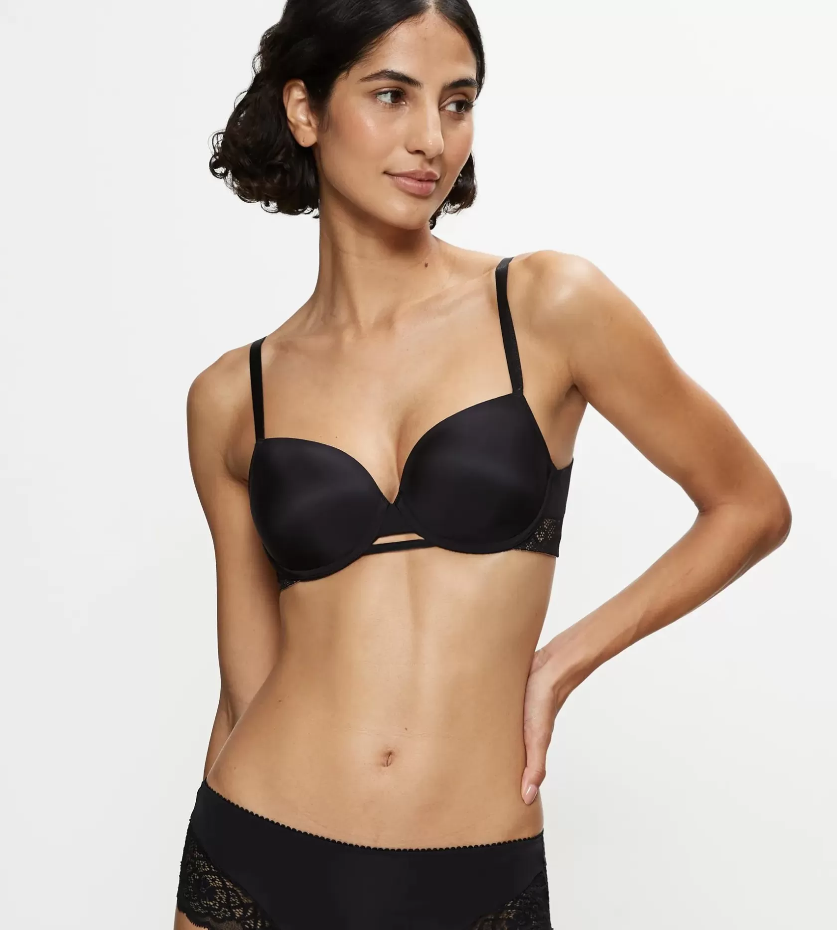 vivid_spotlight_4-3.webp Triumph VIVID SPOTLIGHT Black New