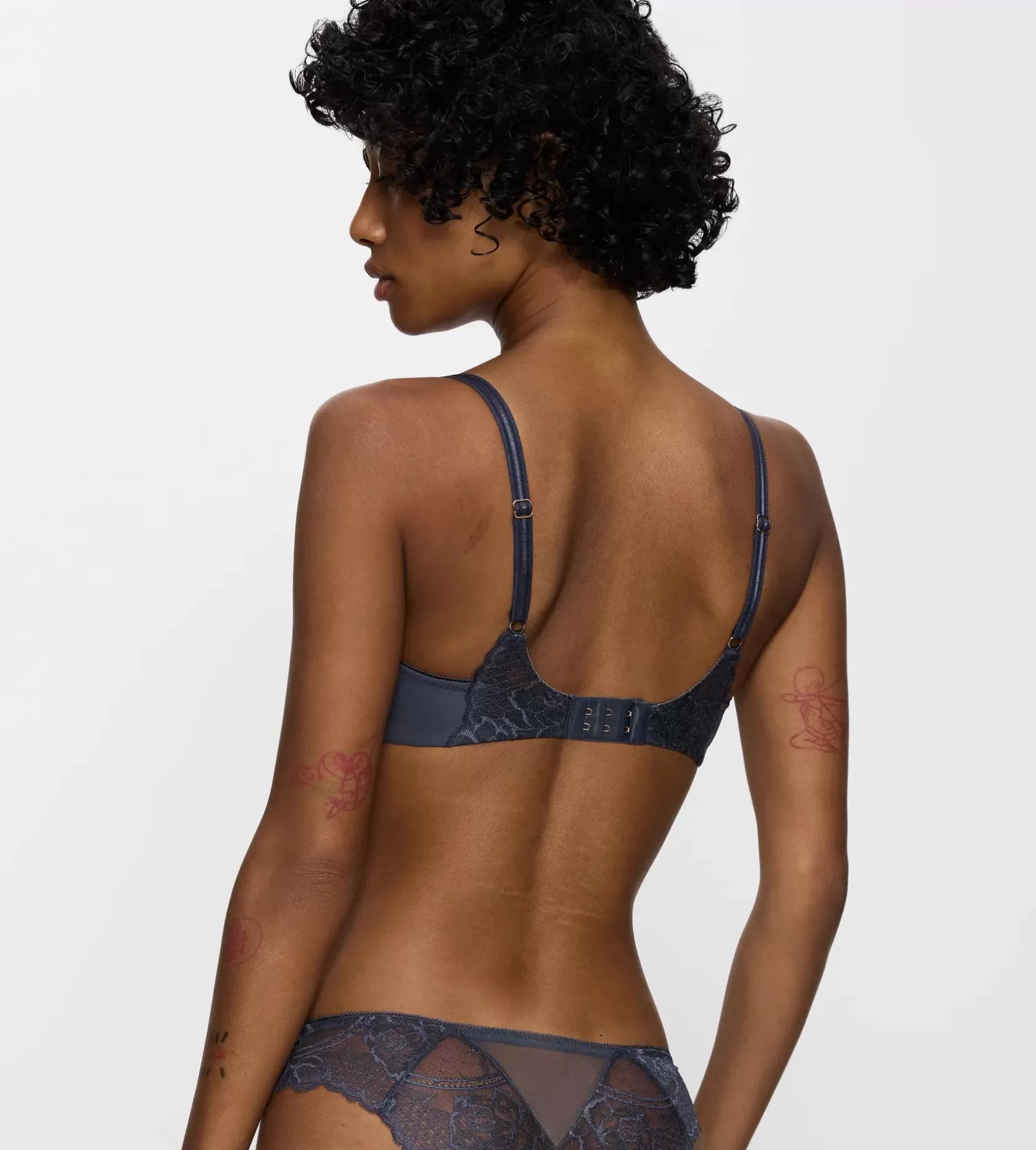 wild_peony_florale_5-7.webp Triumph WILD PEONY FLORALE PebbleGrey Shop