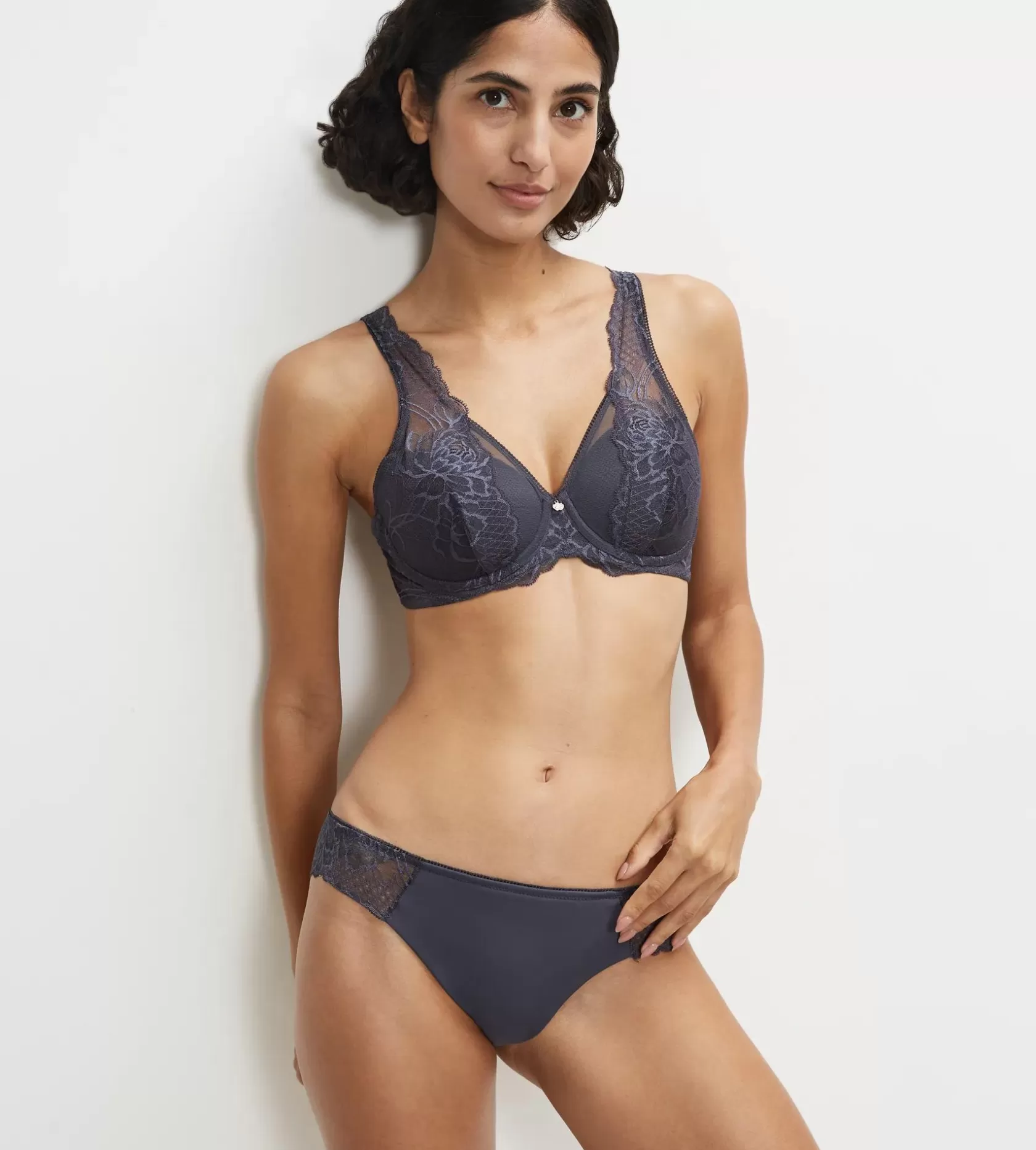 wild_peony_florale_6-8.webp Triumph WILD PEONY FLORALE PebbleGrey Hot