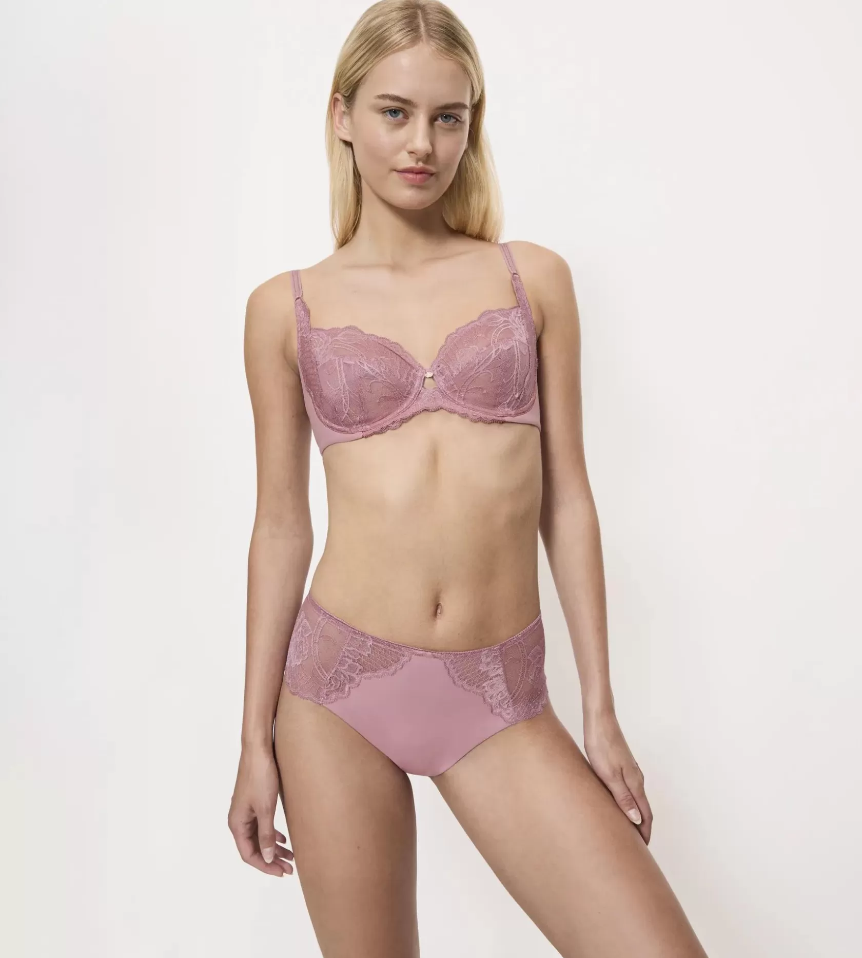 wild_peony_florale_6-9.webp Triumph WILD PEONY FLORALE Rosebloom Shop